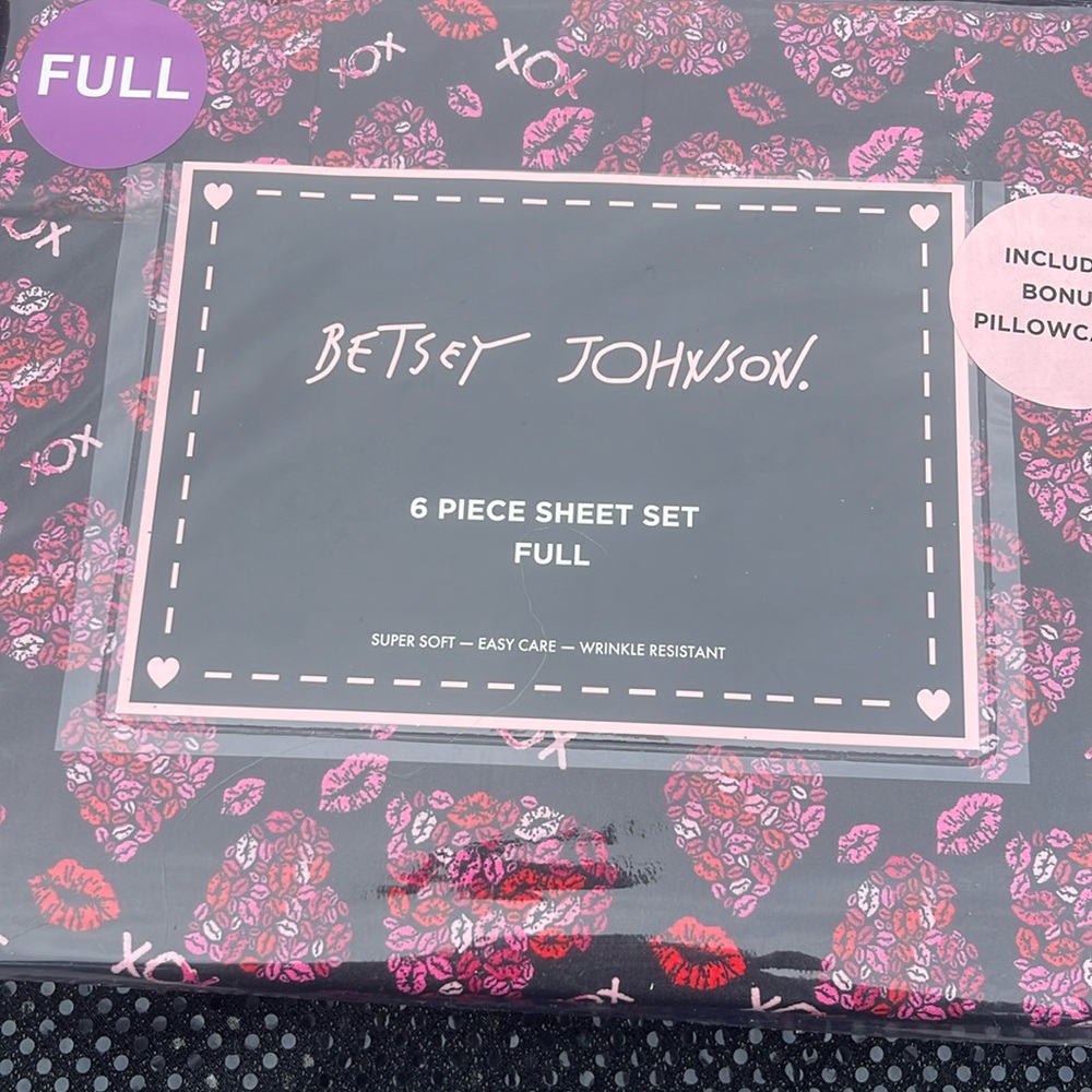 Betsey Johnson heart full size sheet set